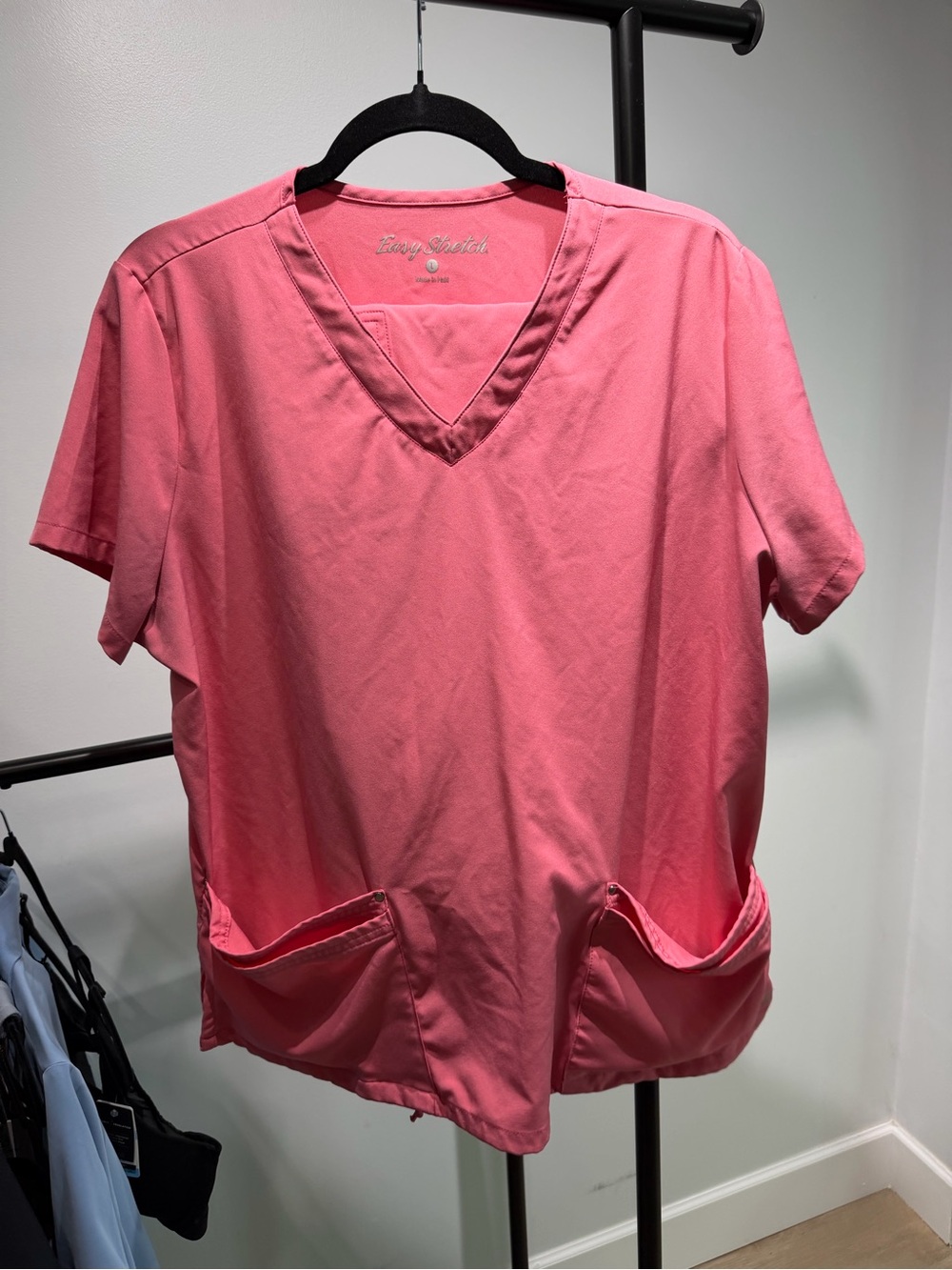 Easy Scrubs Women's V-Neck Pocket Top in Pink